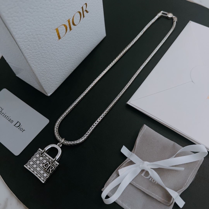 chr1st1an D10r necklaces